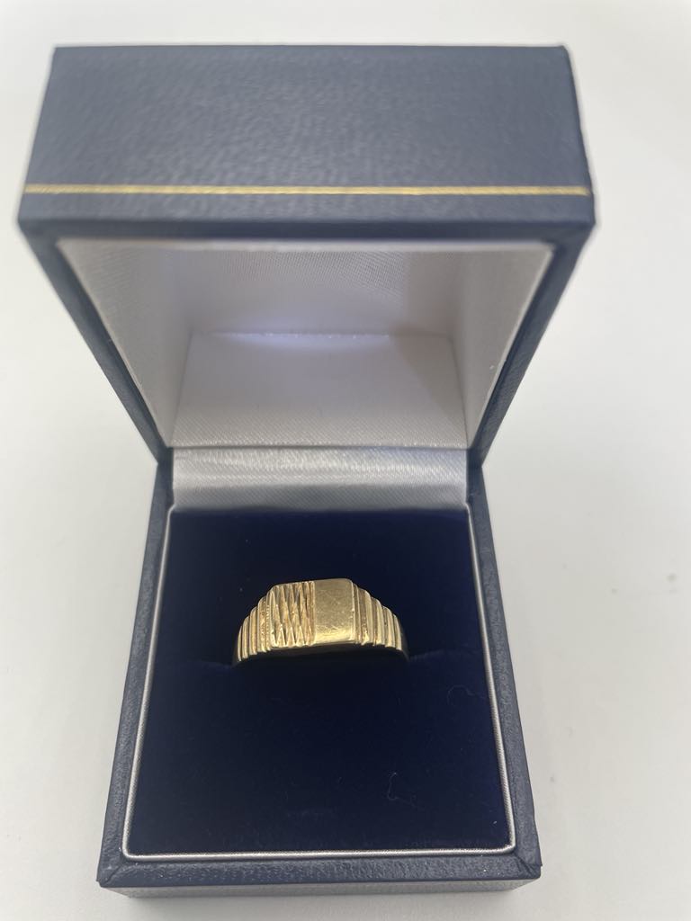 9ct gold ring