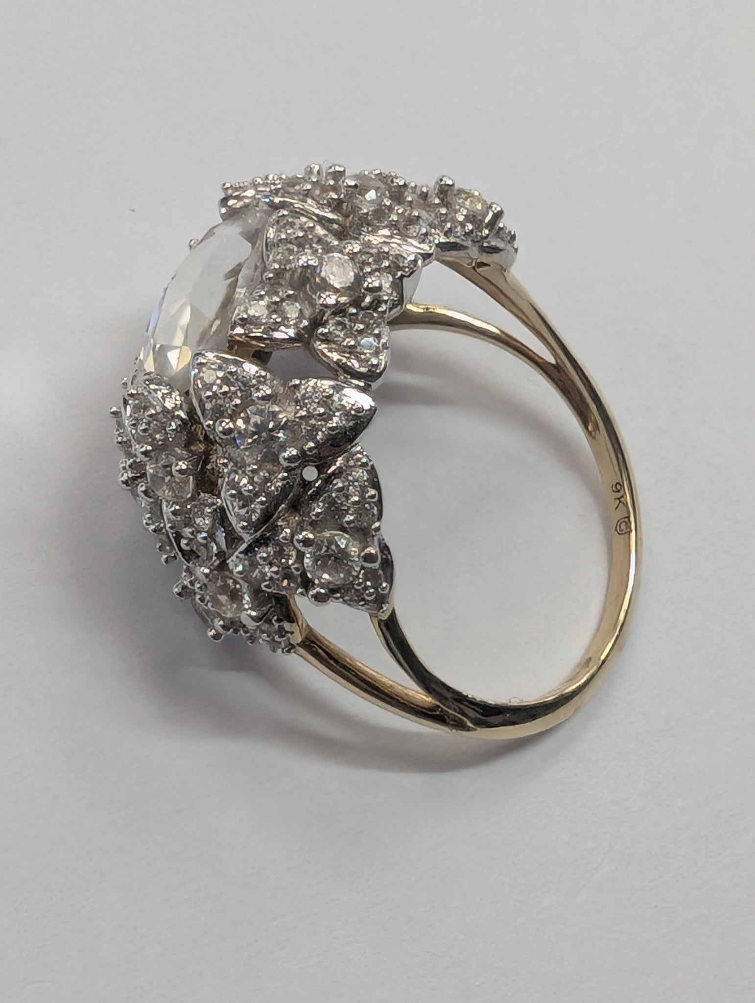 9ct gold ring with white gold & cz stones size L1/2