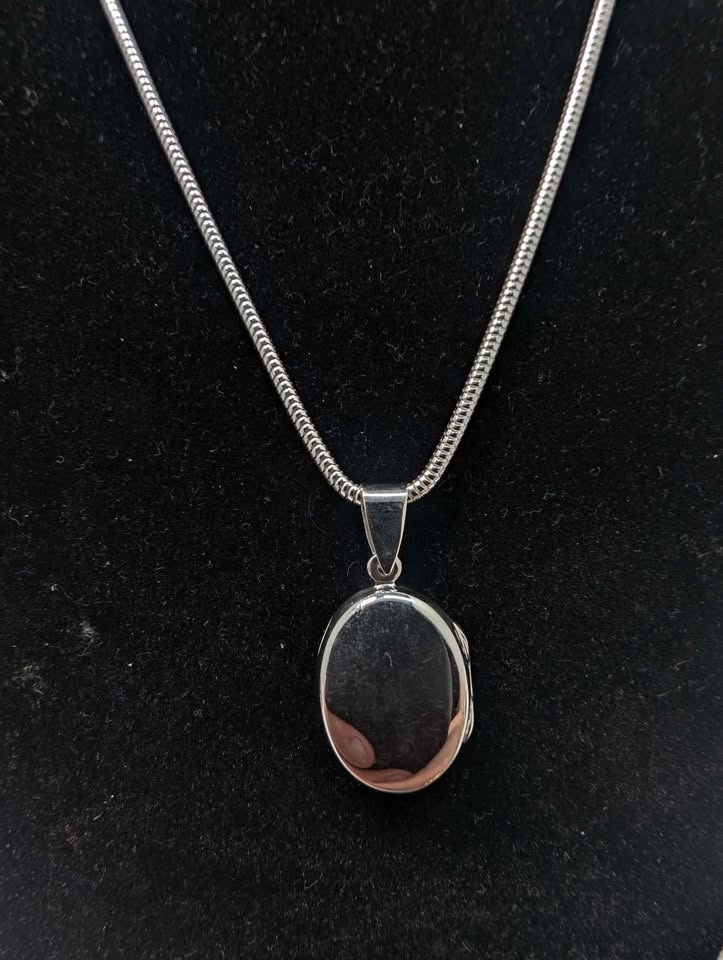 925 Sterling Silver Chain Necklace With Opening Locket - 24" Long - 12 Grams *BRAND NEW*