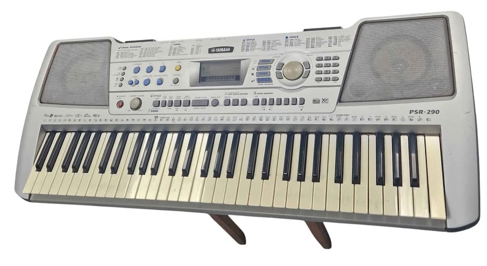 Yamaha PSR 290 Portable Midi Keyboard With Power Lead (collection only)