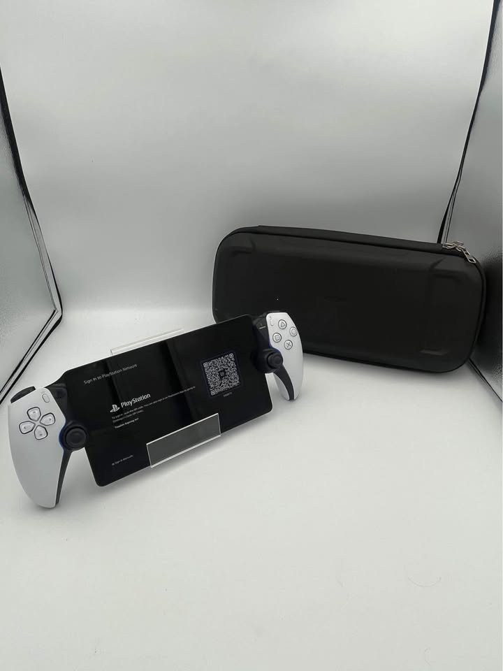SONY PLAYSTATION PORTAL, HANDHELD CONSOLE, WHITE, UNBOXED, INCLUDES CARRY CASE