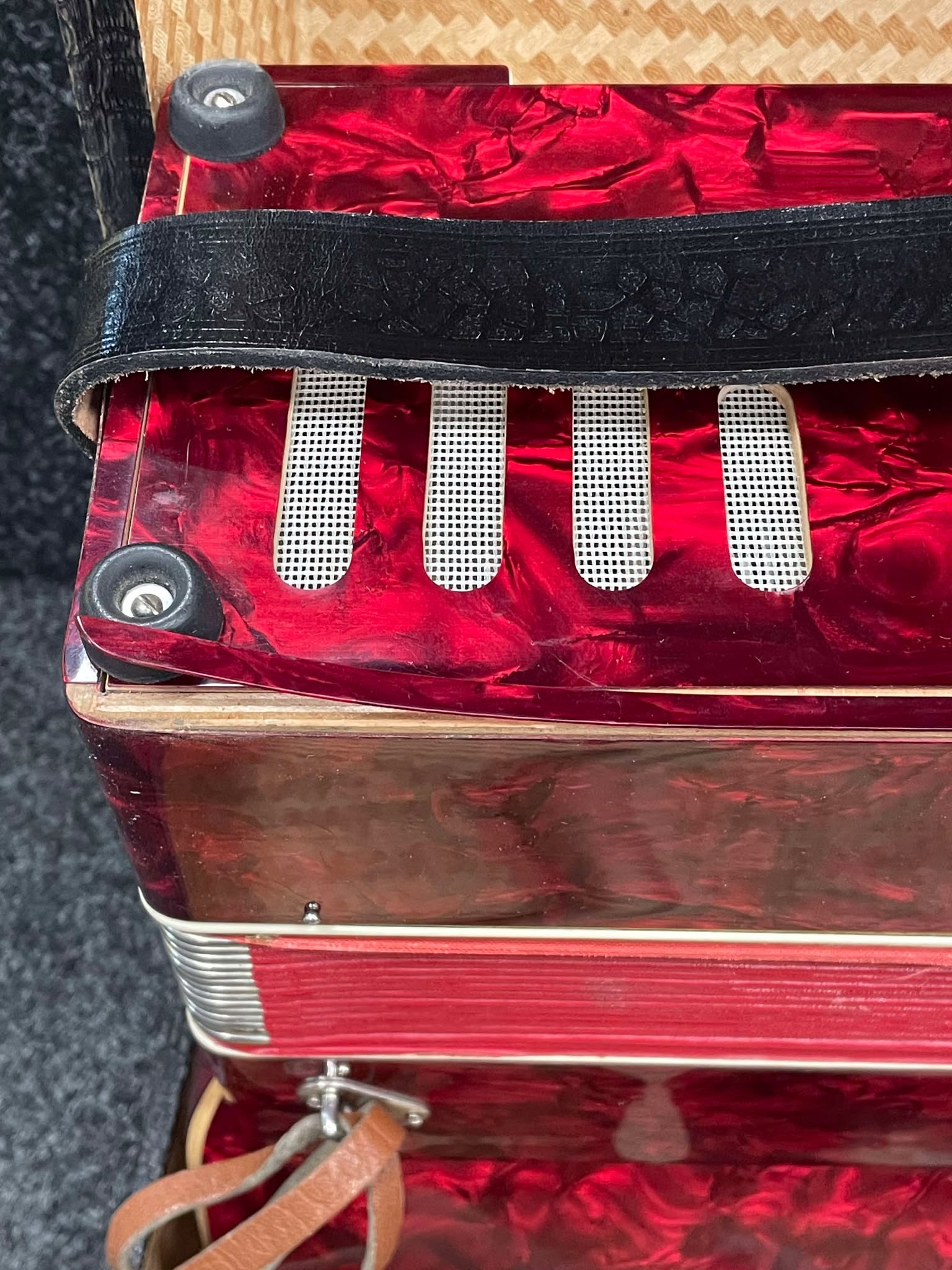 Accordion- Bell - Red