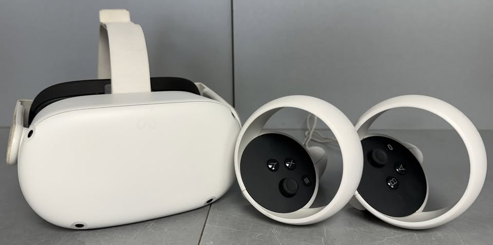 Oculus Meta Quest 2 128GB All-in-One VR Headset ** Unboxed