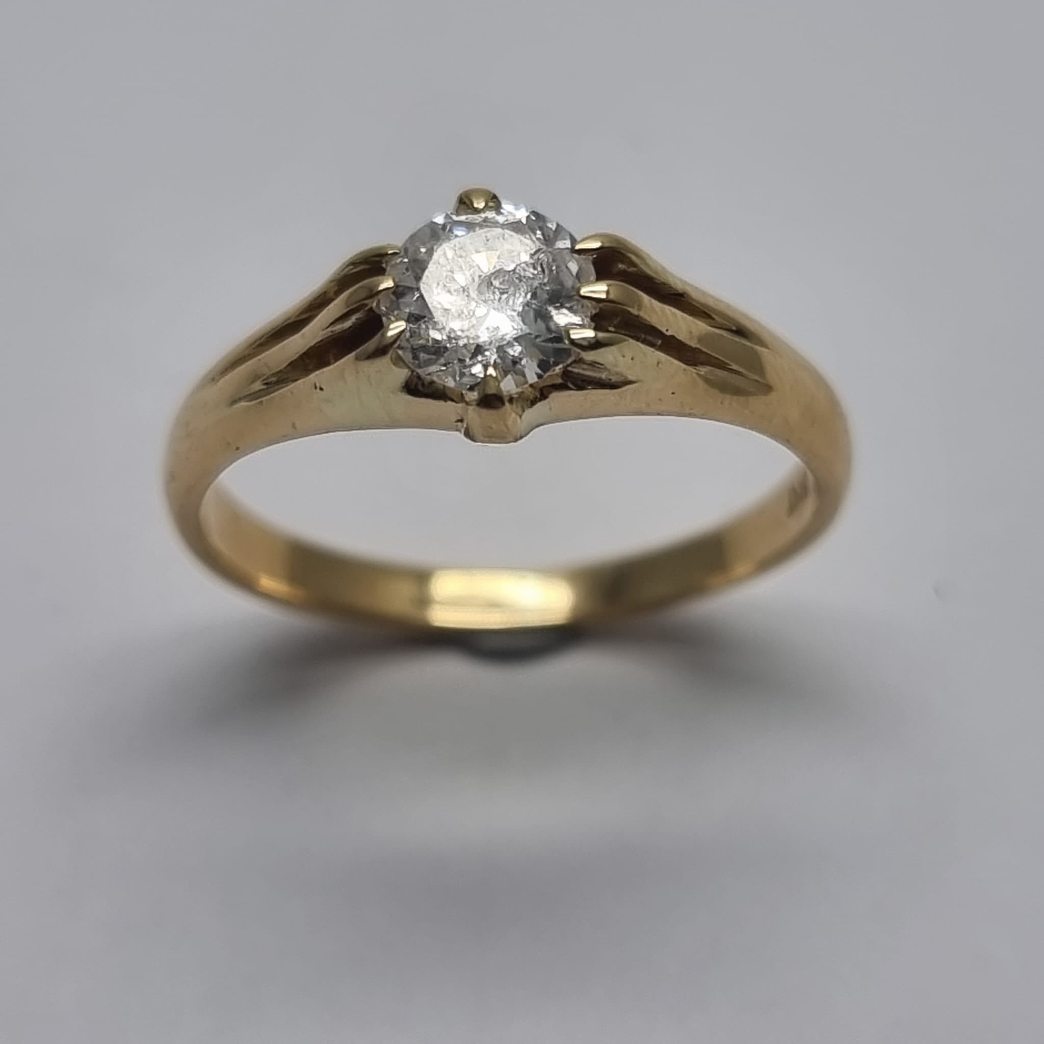 18ct Gold Gem Set SIngle Stone Ring Valued at £1100 Size Q