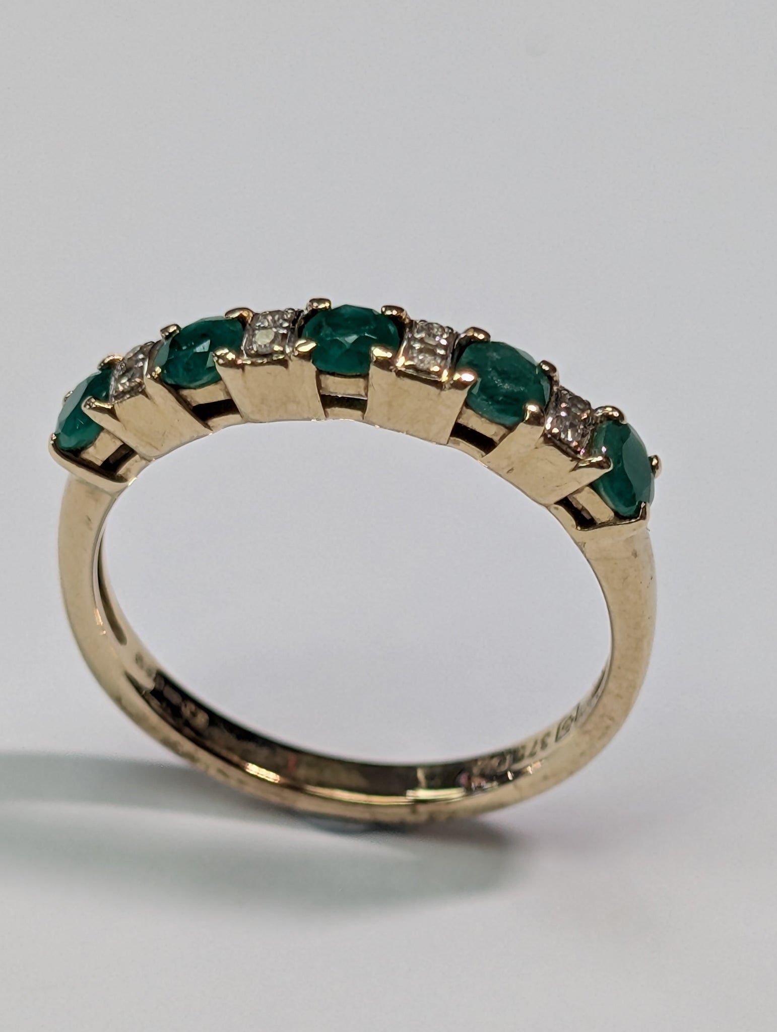 9ct gold diamond & green stone ring
