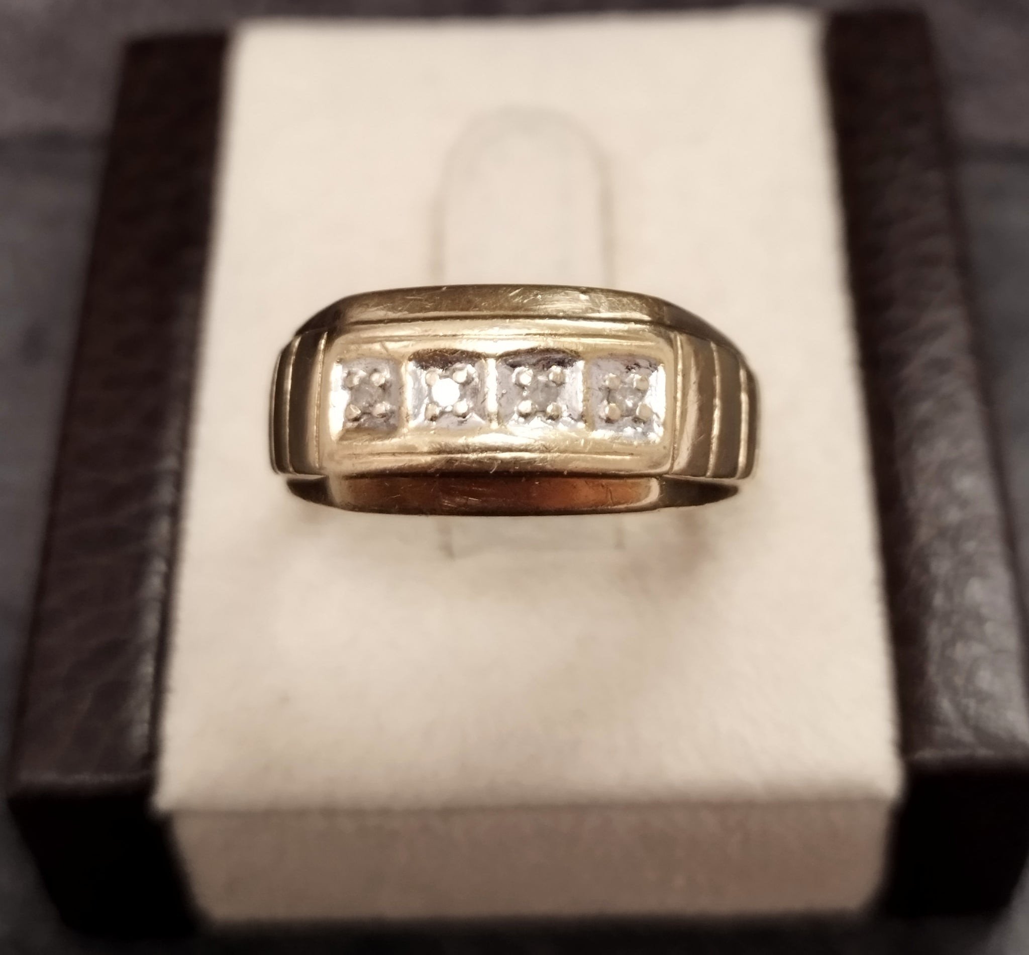 9ct  Yellow Gold & Diamond Mens Ring Size T
