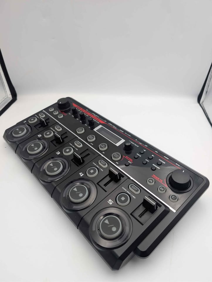 Boss RC-505 Loop Station Phrase Recorder Keyboard Effect