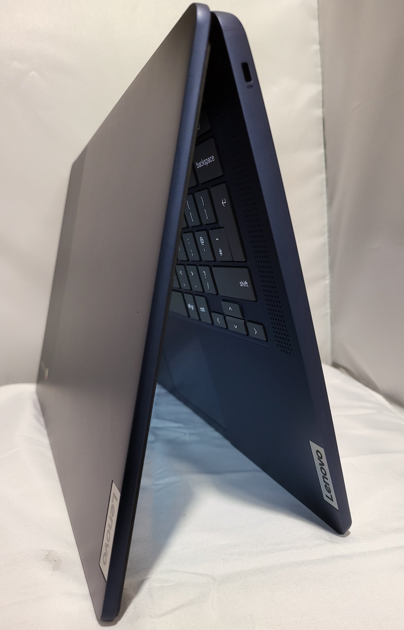Lenovo IdeaPad Slim 3 Chromebook, 4GB Ram, 64GB SSD, MediaTek Kompanio 520.