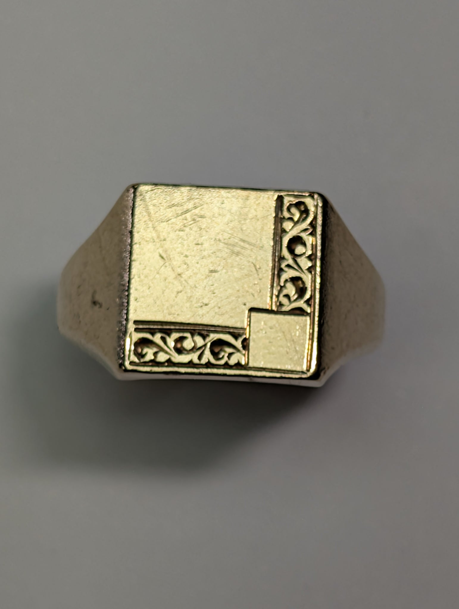 9CT GOLD PATTERNED SIGNET RING