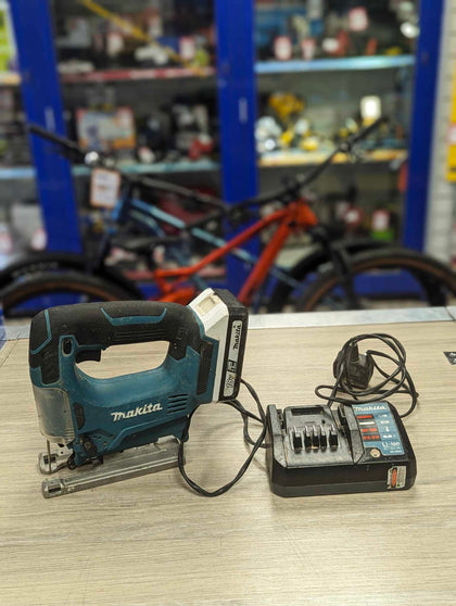 MAKITA JIGSAW WITH BATTERY AND CHARGER
