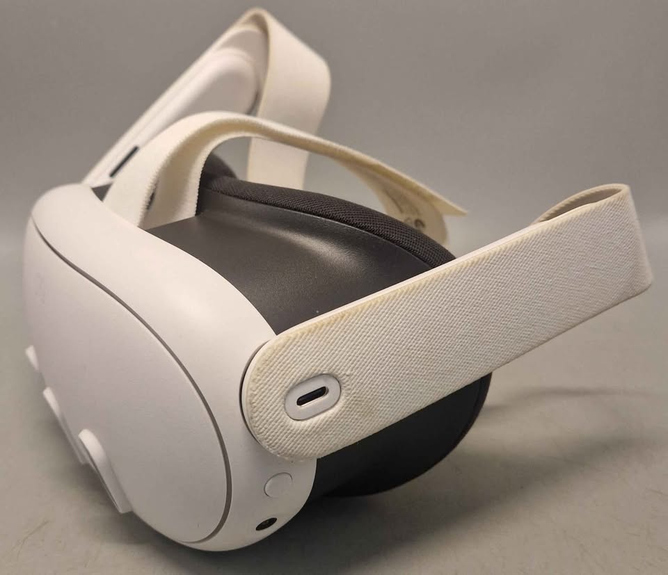 Meta Quest 3 VR Headset (With Controllers) - 512GB