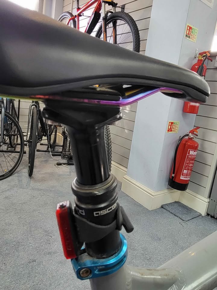 Vitus Sanitier Downhill MTB - 29"Wheels - Lrg Frame - 11 Speed - Bomber Z2 Front Folks