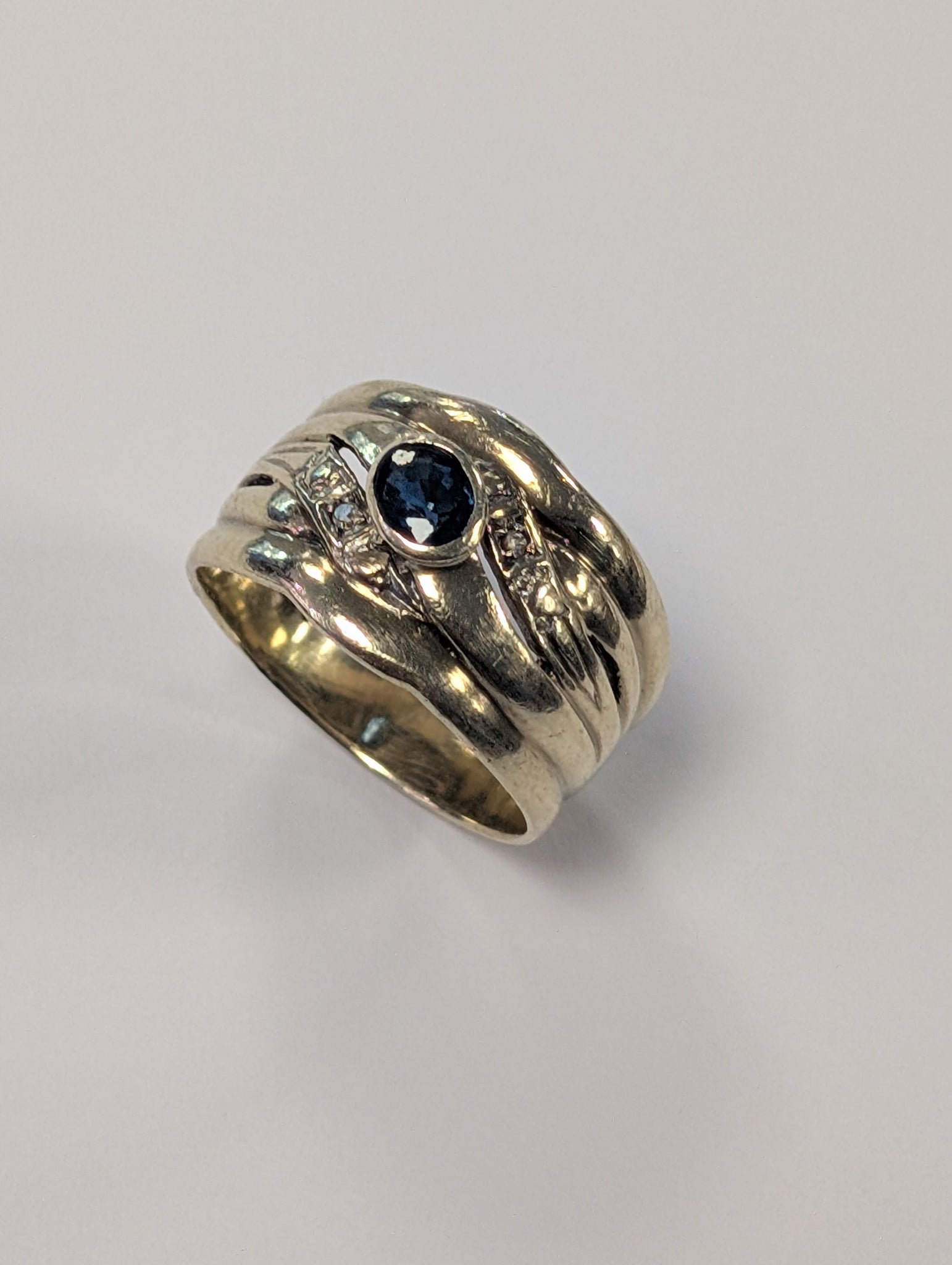 9ct Gold Diamond Puzzle style ring - Size O
