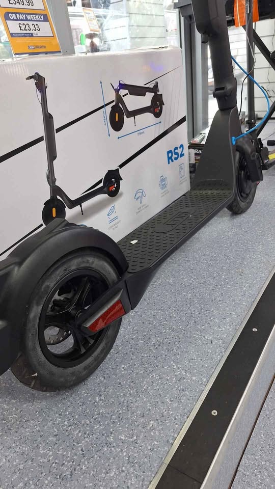 Riley RS2 25 KM/H 350W Electric Scooter With Detachable Battery & 45KM Range *BRAND NEW*