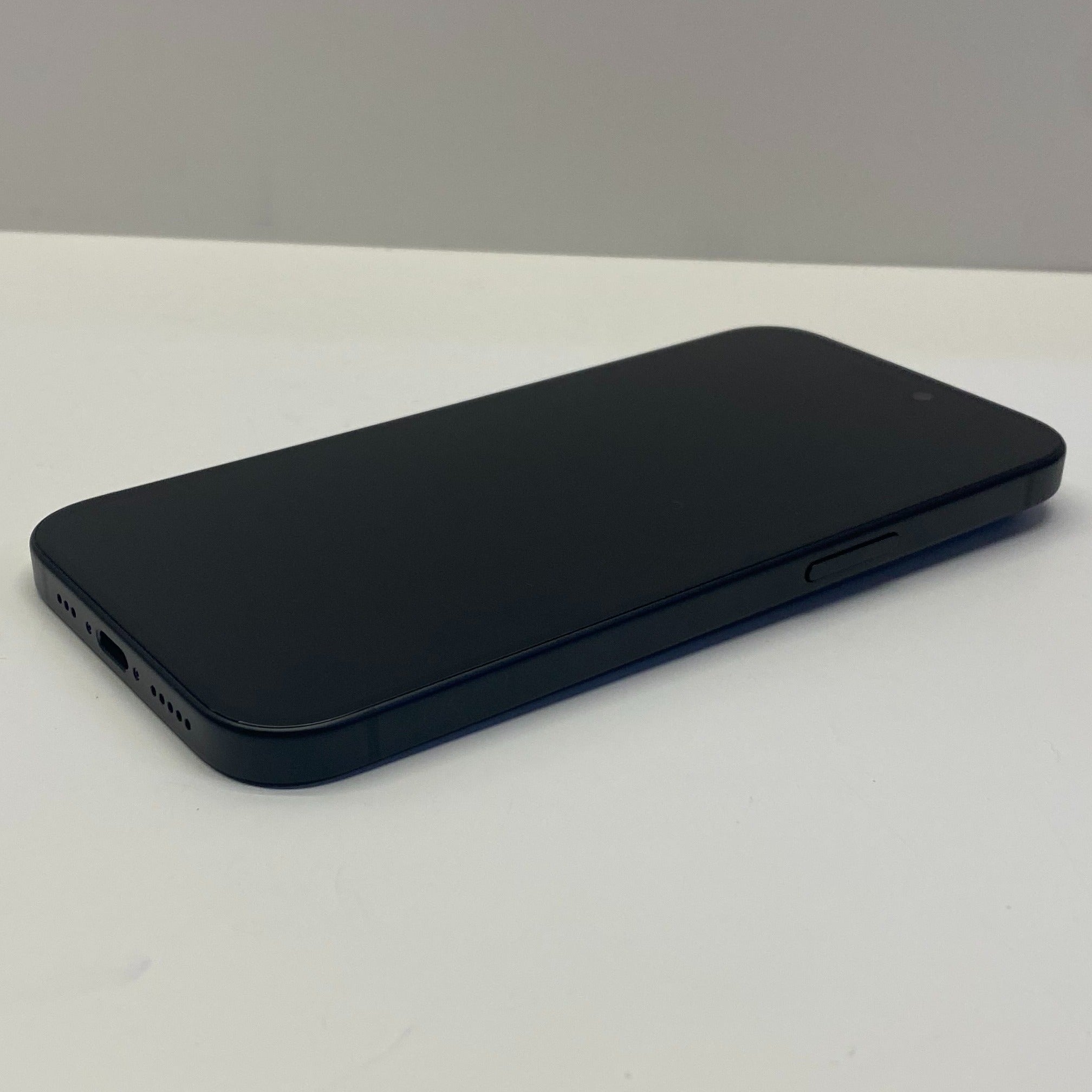 Apple iPhone 15 Unlocked Model A3090 128GB in Black