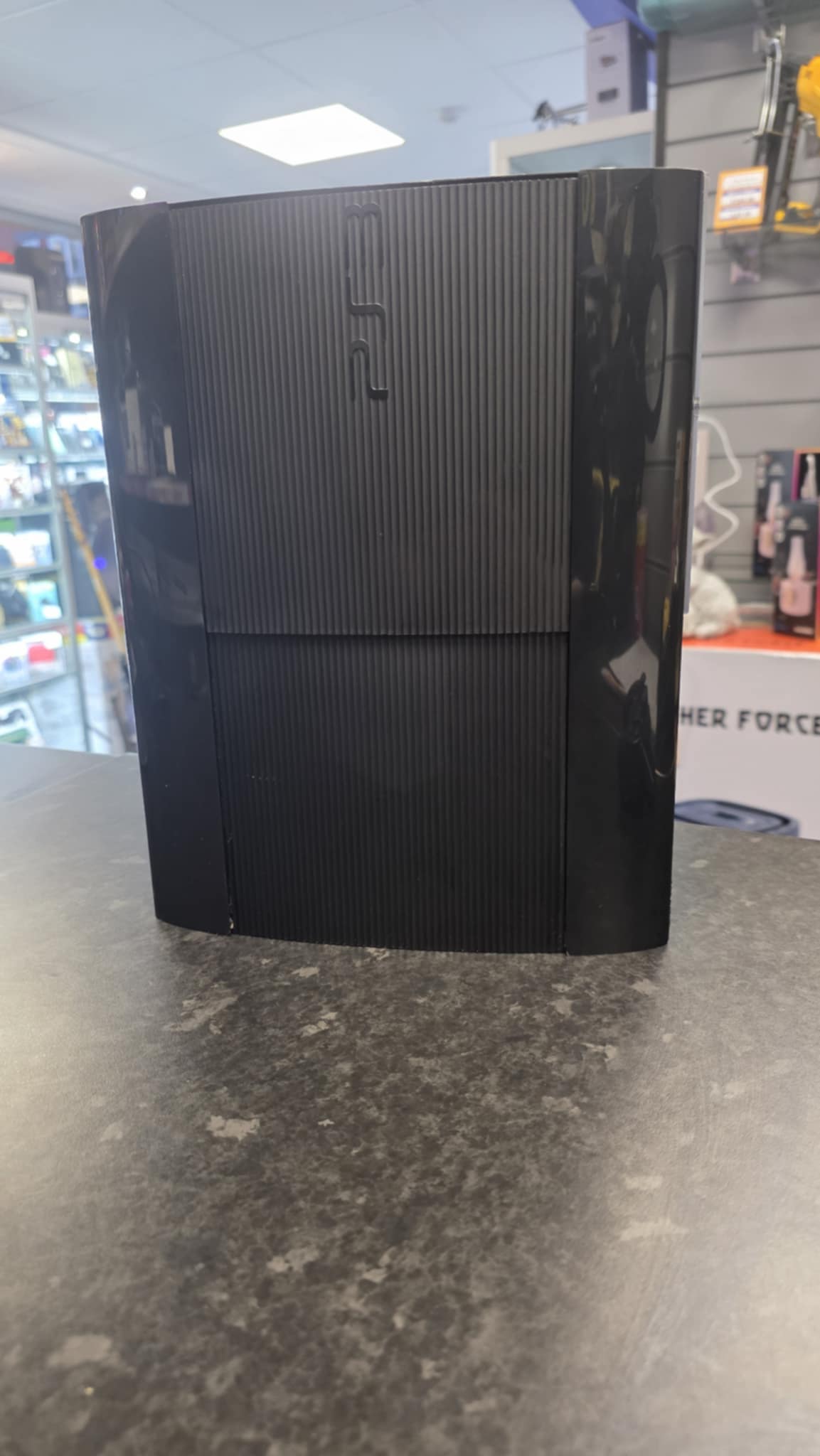Playstation 3 Super slim 500gb - Wires & Pad