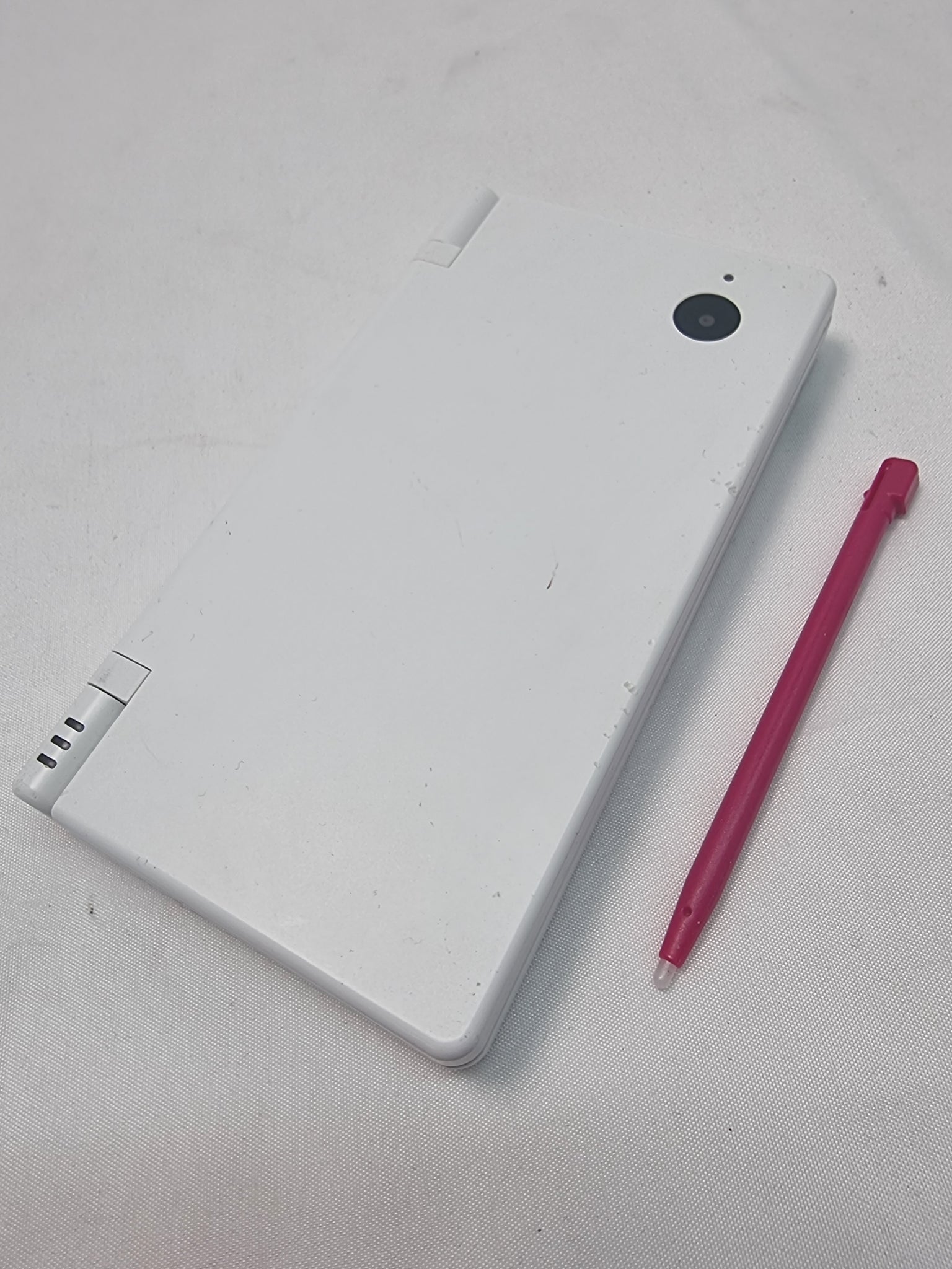 Nintendo DSi  White handheld console with 3rd party stylus and original nintendo charger unboxed