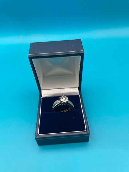 9CT DIAMOND GOLD RING