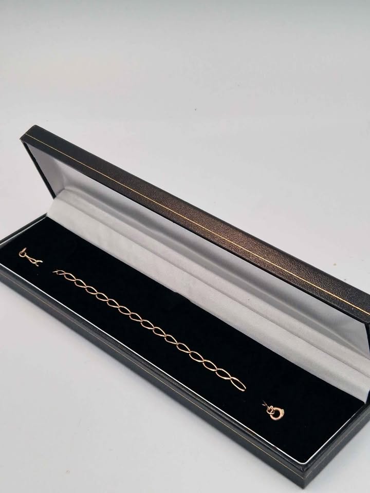 Vintage 9ct Yellow Gold Infinity Link Bracelet - 7.5" Long - 1.75 Grams