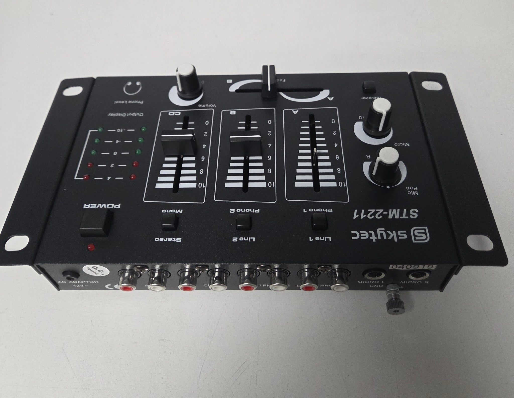 Skytec DJ Mixers STM-2211 3-Channel Mixer Black