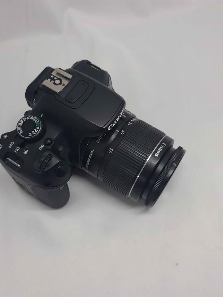 Canon EOS 650D Digital SLR Camera - With 18-55mm EF-S IS II - With Charger