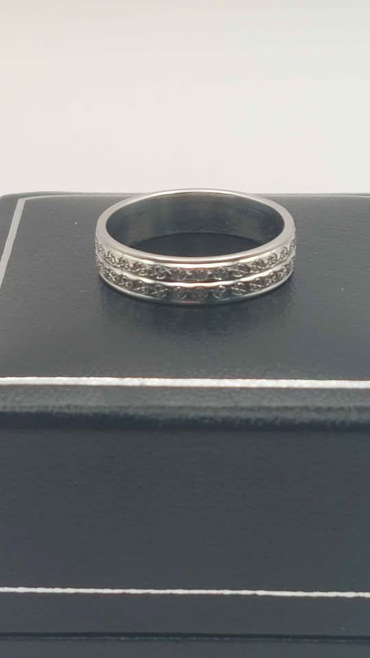 375 HALLMARKED 9CT, WHITE GOLD, BAND WITH STONES, SIZE K, 3G, BOXED