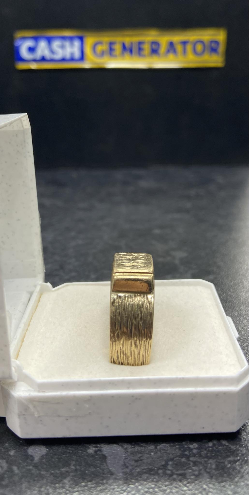 9ct Gold Gent's Ring (Size Z+2) 11.2g