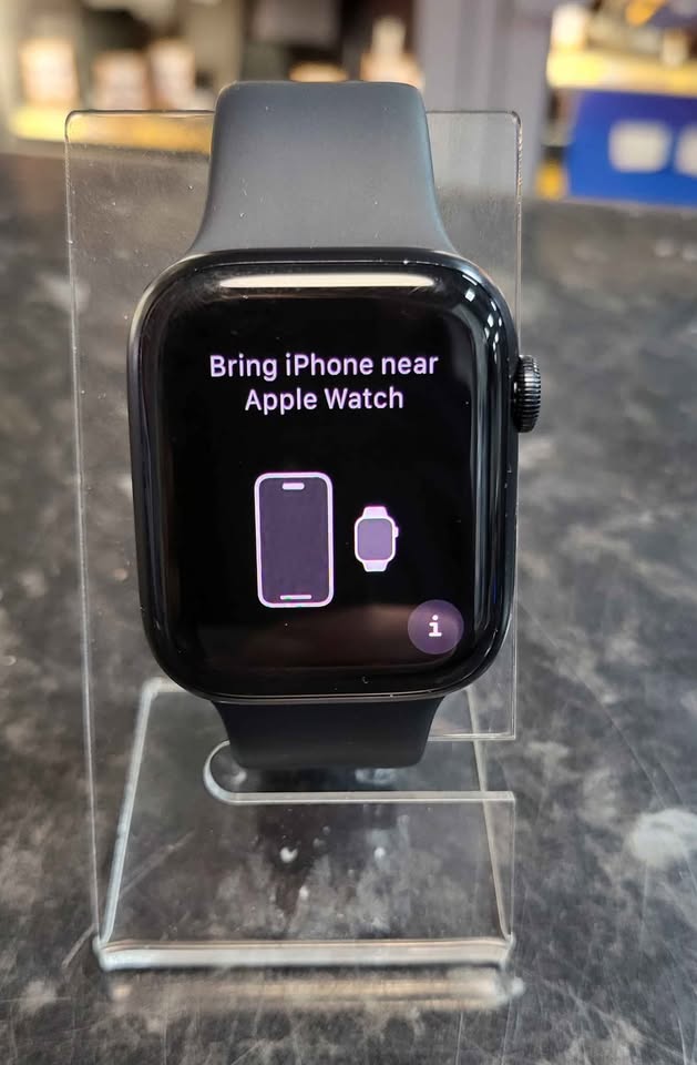 Apple Watch Series 9 GPS + Cellular 45-mm Midnight Aluminium Case with Midnight Sport Loop