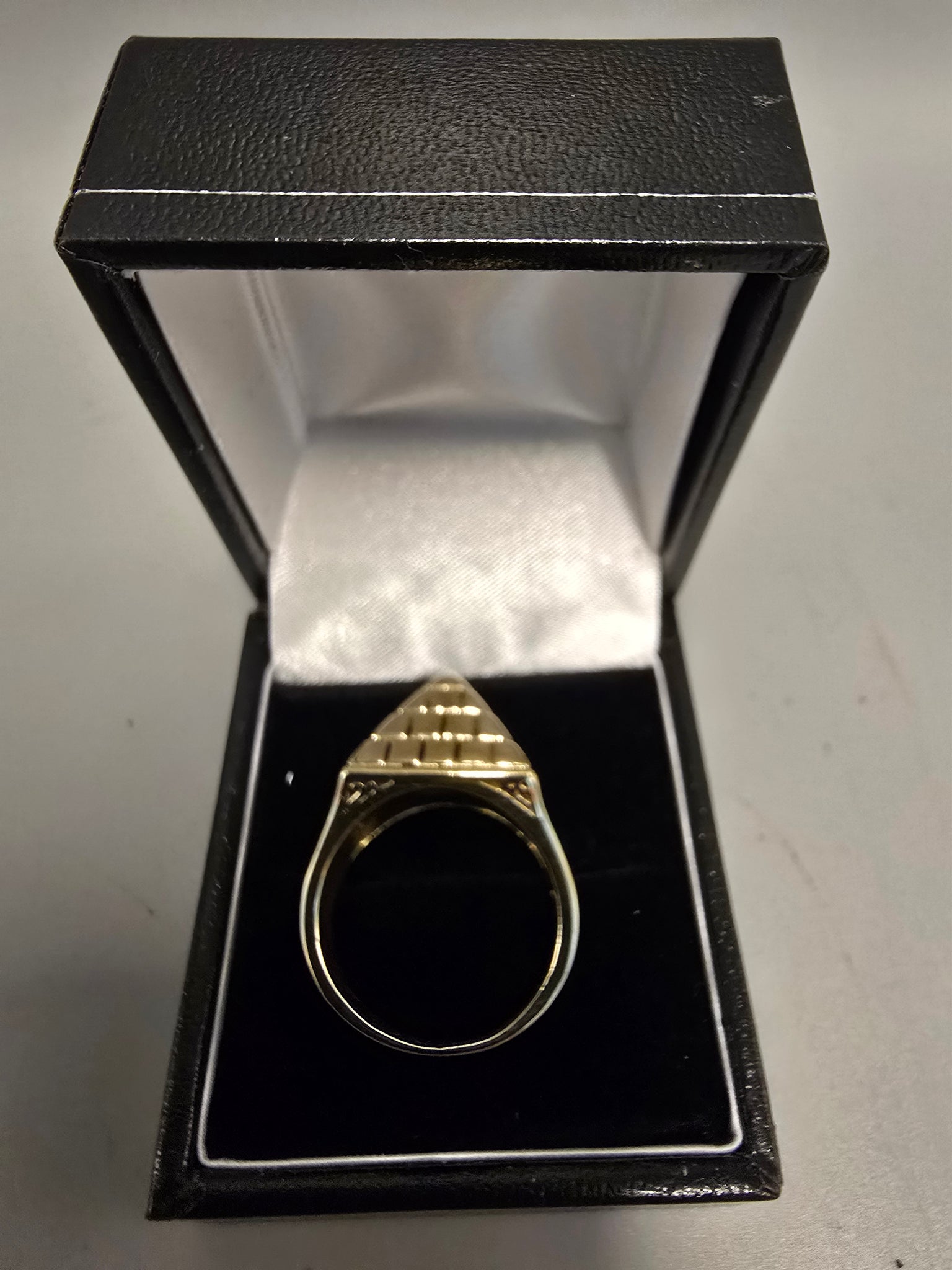 9ct Gold Ring 375 9.4G Size P