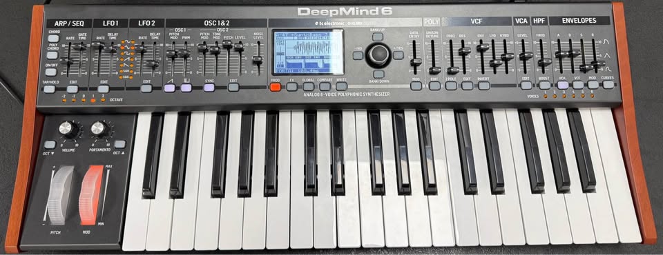 Behringer Deepmind 6 - 37 Note Compact Synthesiser, Boxed | Cash