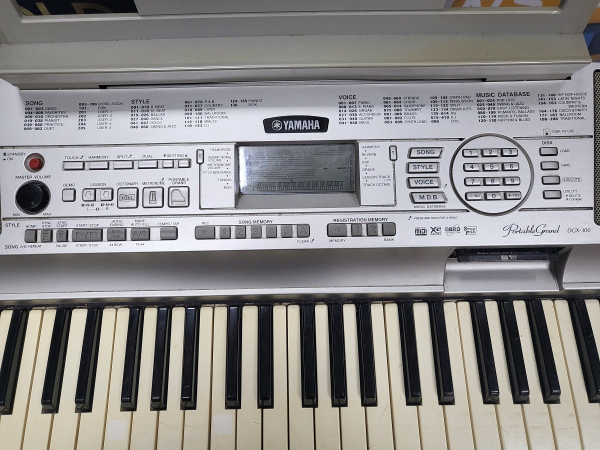 Yamaha DGX-300 - 76-key portable grand digital keyboard - With