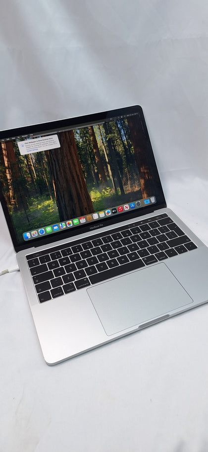 MacBook Pro 13,3 Netbook - Intel i5-6287U - 8GB Ram - 256GB SSD - TouchBar - 13