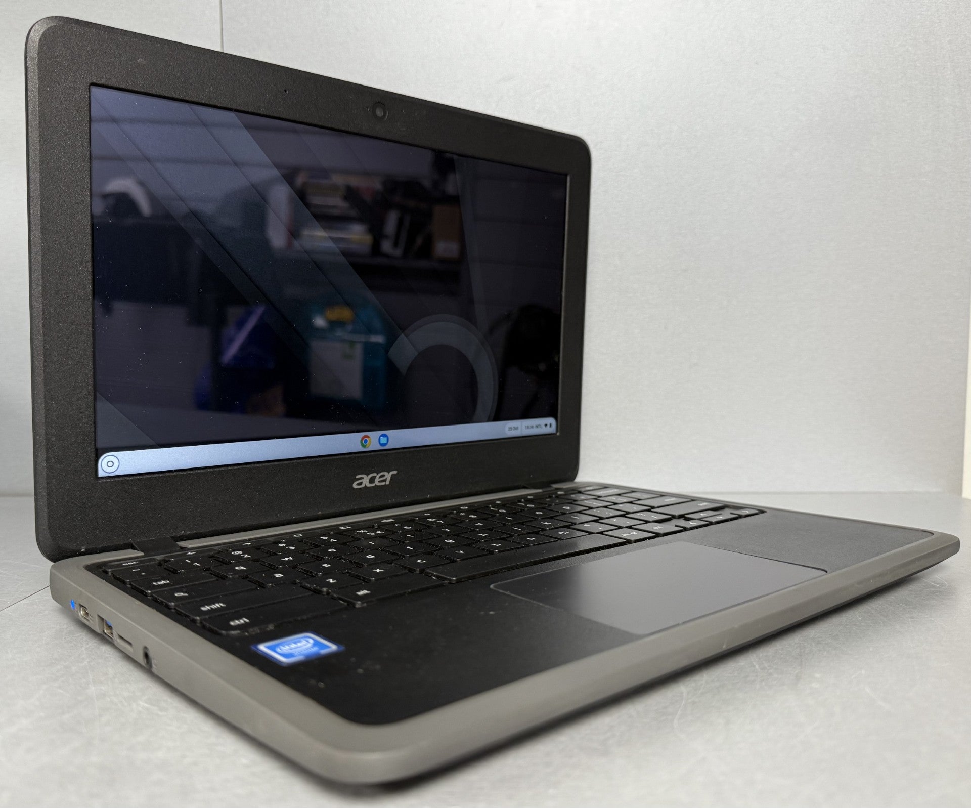 Acer C732 11.6in N3350 4GB Chromebook ** Unboxed **