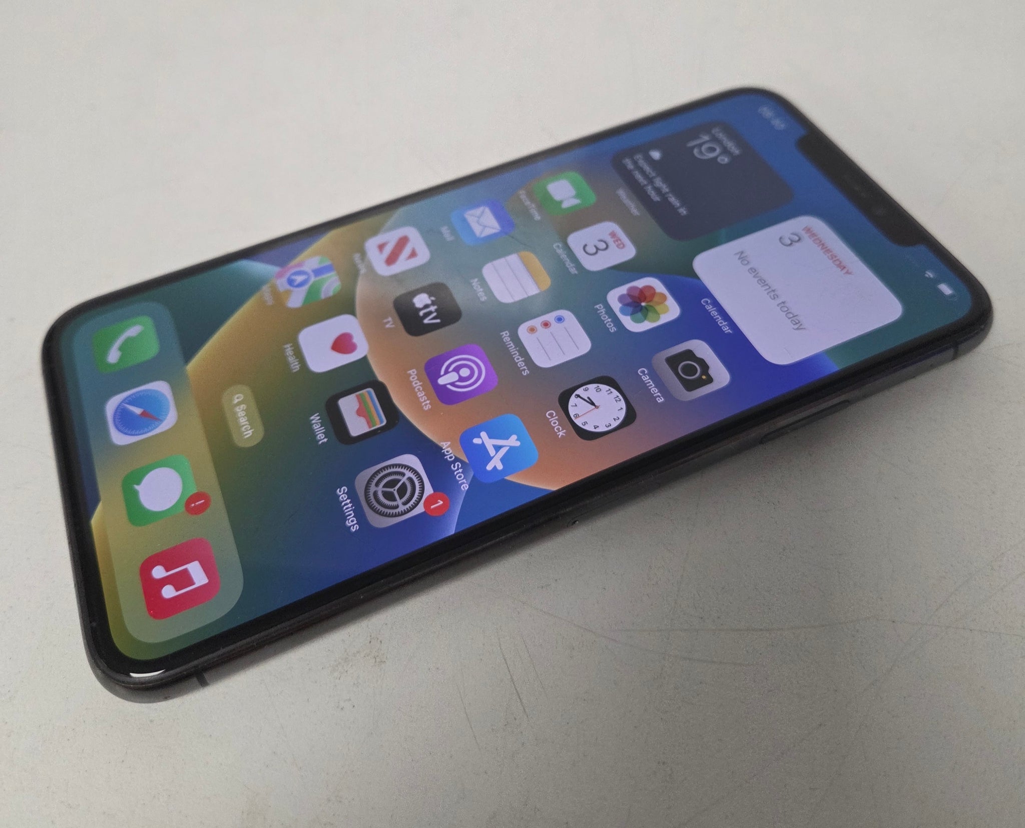 Apple iPhone 11 Pro Max 64GB Space Grey - Unlocked *82% Battery Health*