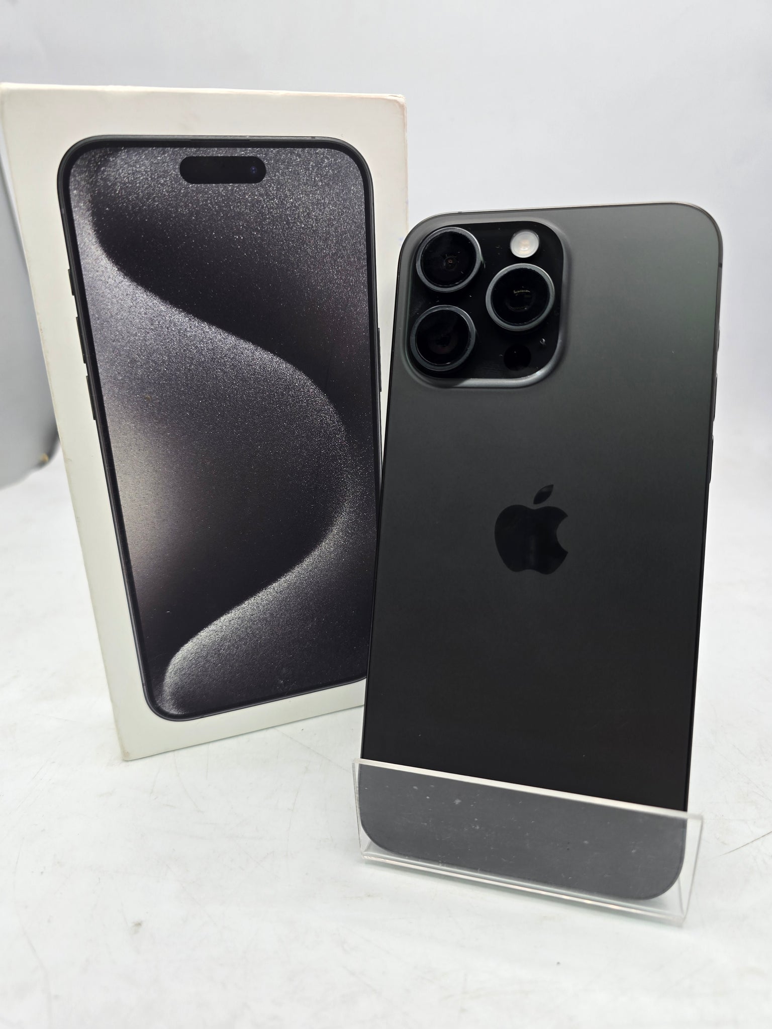 iPhone 15 Pro Max 256GB Black Titanium Unlocked - Very Good