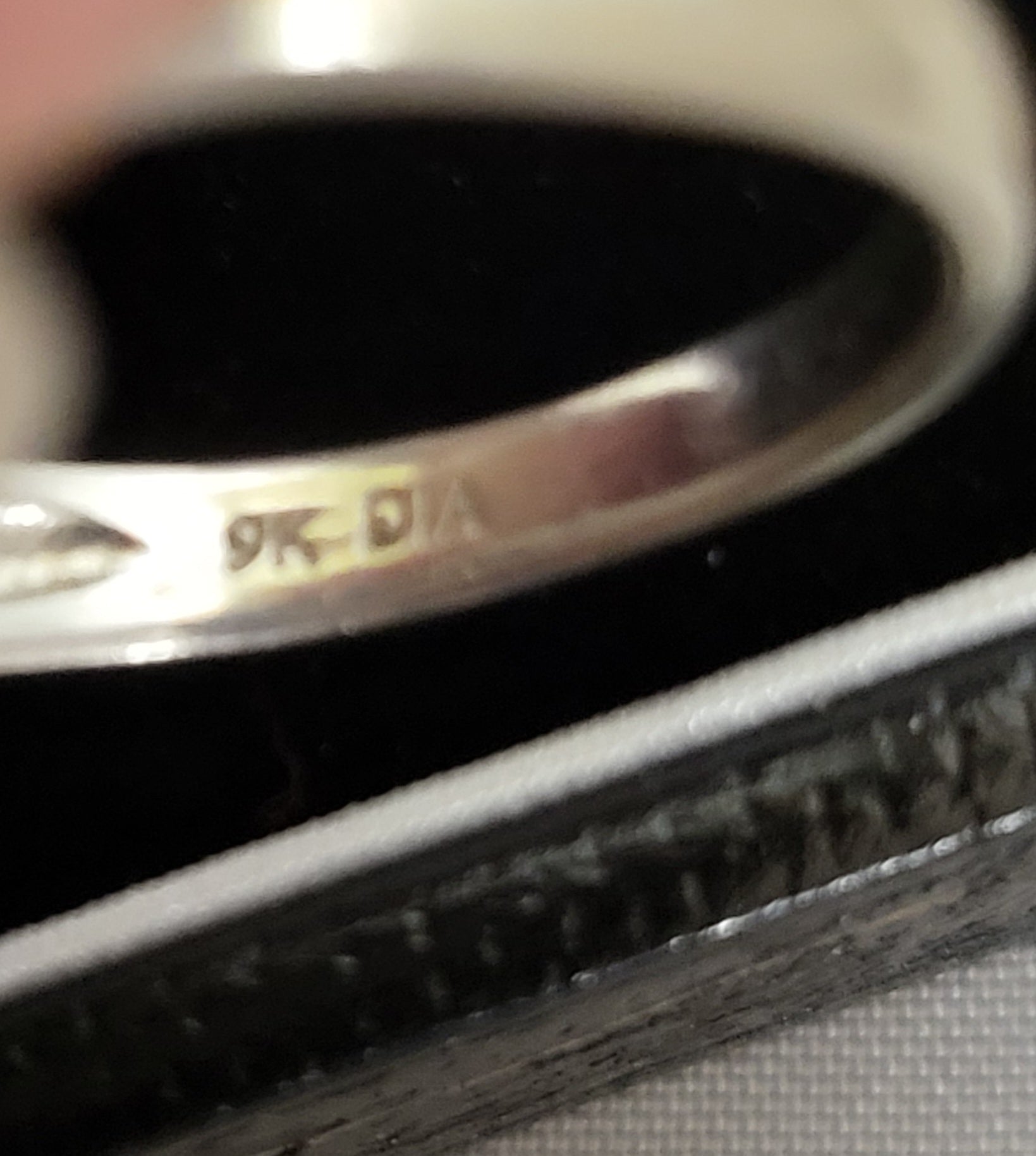 9ct White Gold & Diamond Ring - Size M - 3.06G