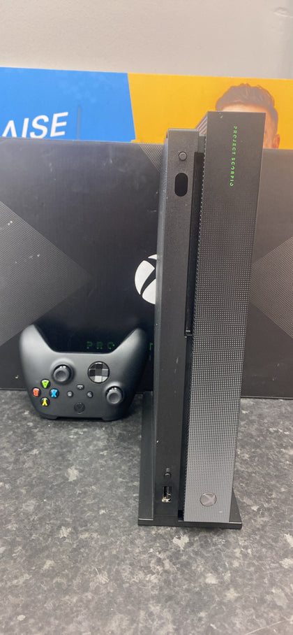 XBOX ONE X 1TB LEIGH STORE