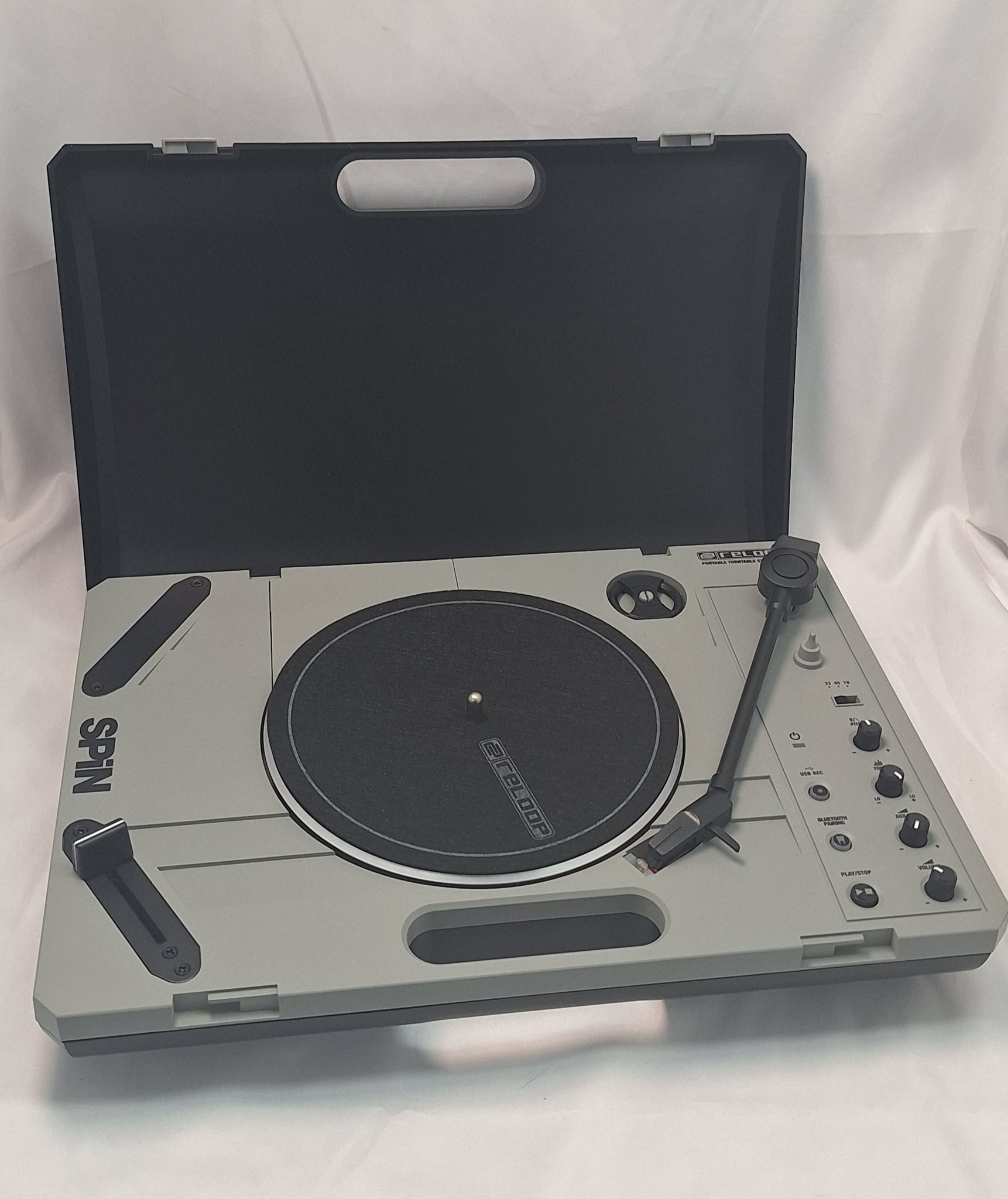 Reloop Spin Portable Turntable in foldable carry case