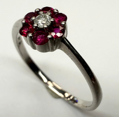 9ct white gold flower ring size Q