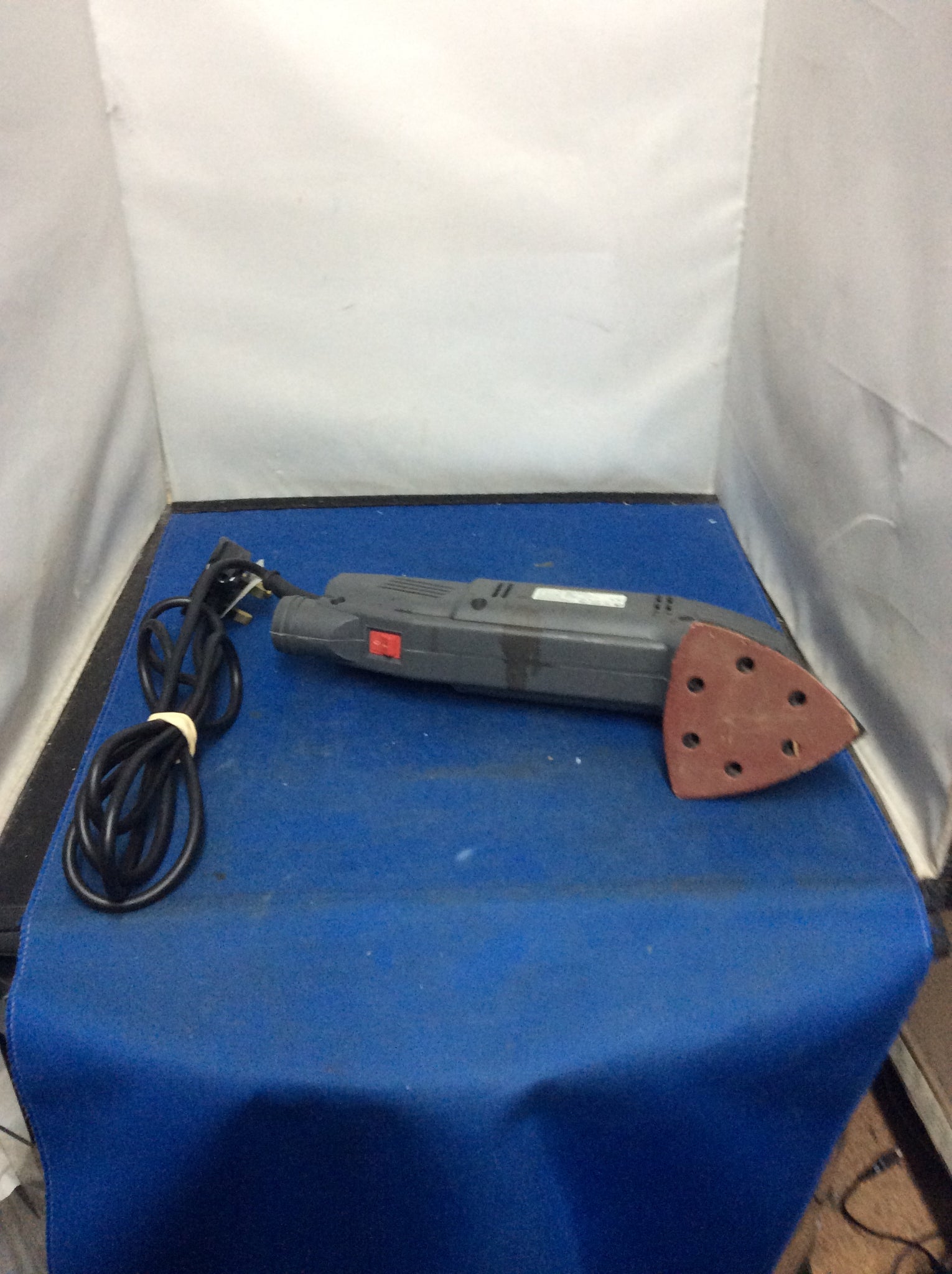 I8OW Corded Detail Sander