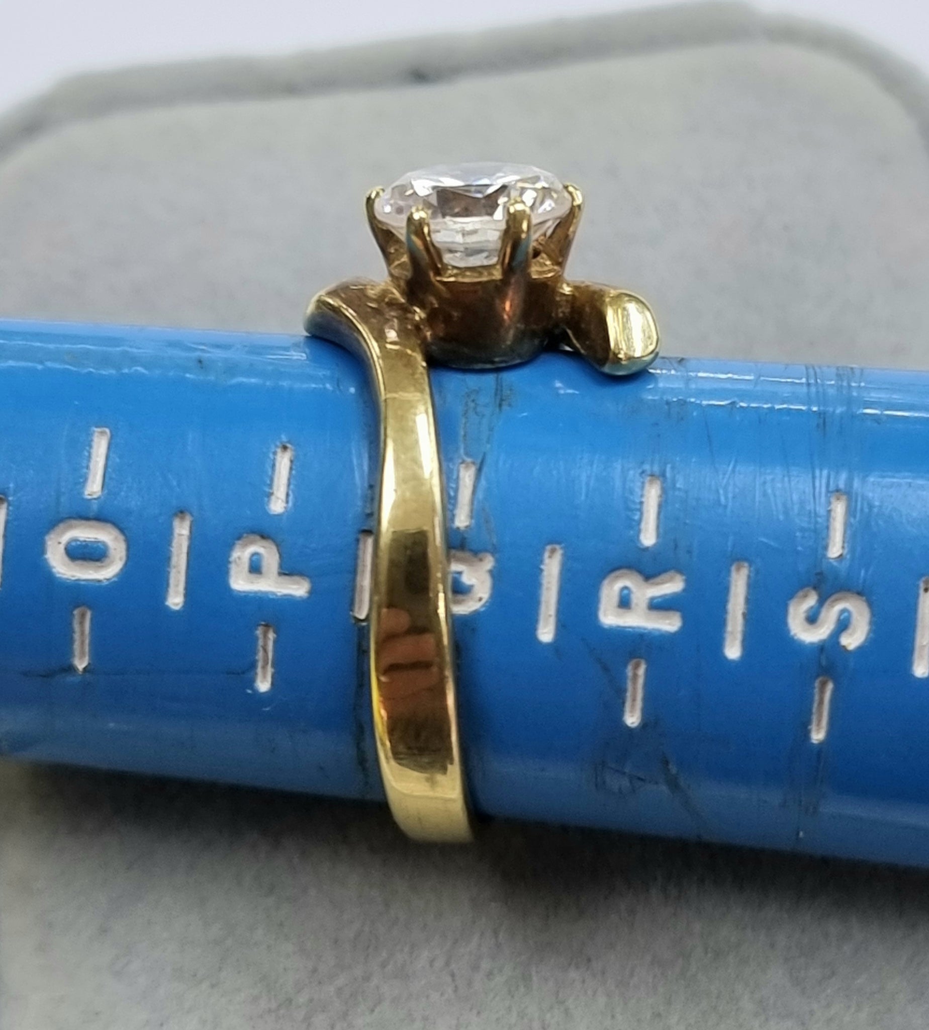 18ct Gold CZ Ring Size "Q"