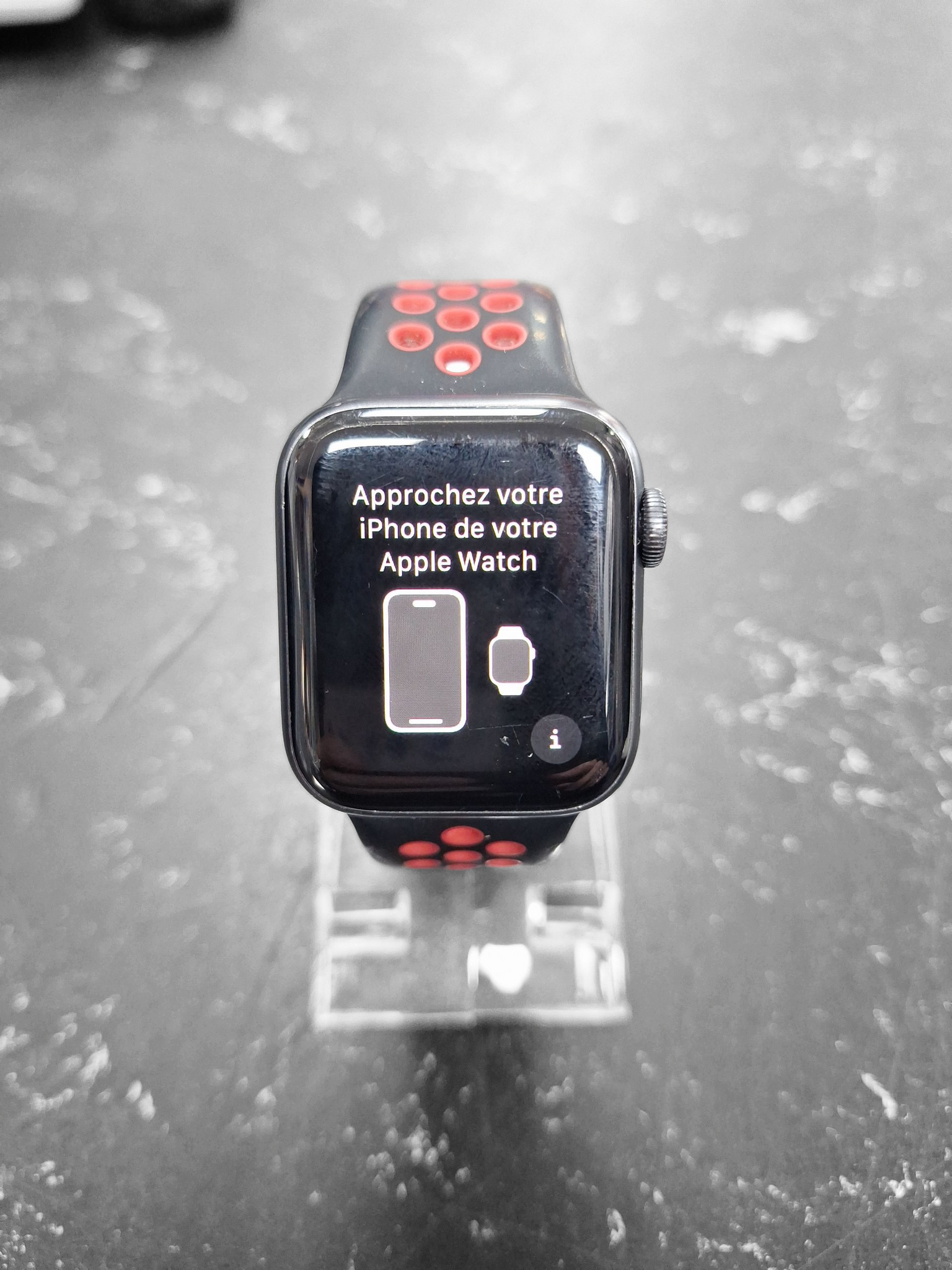 Watch Series 6 (Cellular) Titanium, 40mm, Red And Black, B