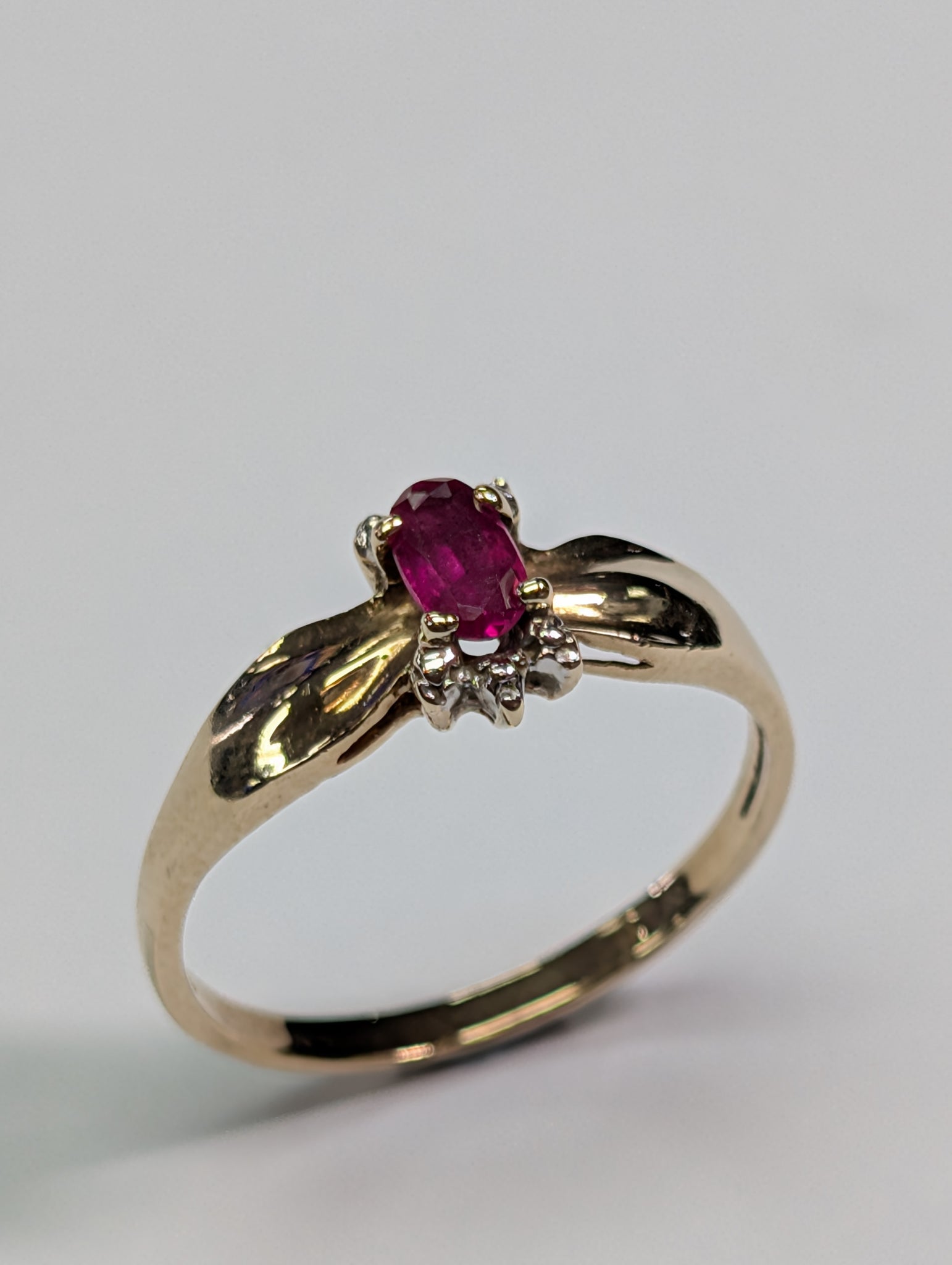 9ct gold diamond & ruby ring