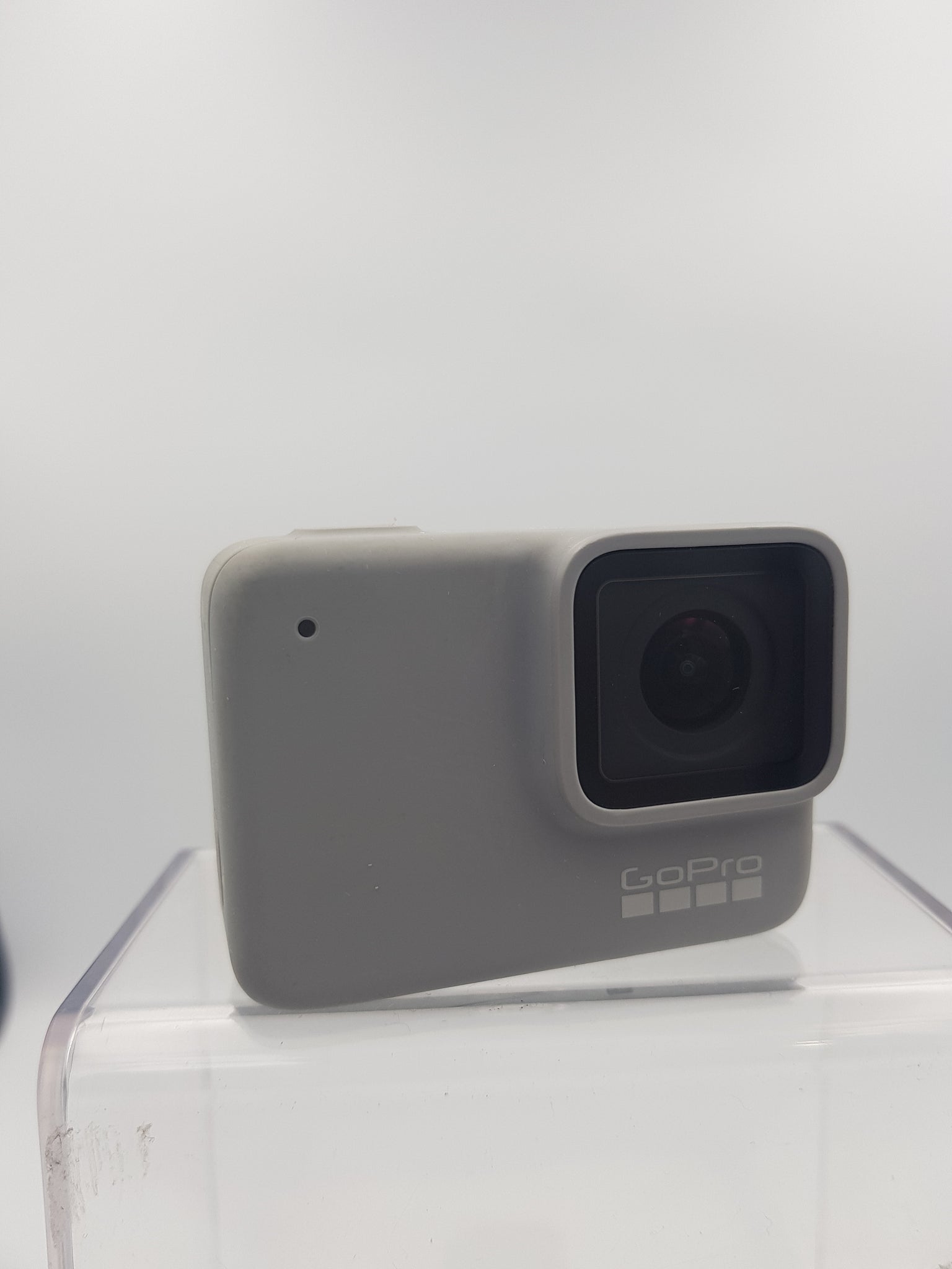 GoPro HERO 7 White, 10MP, 1080P60 Video, Boxed with Charger and Mount