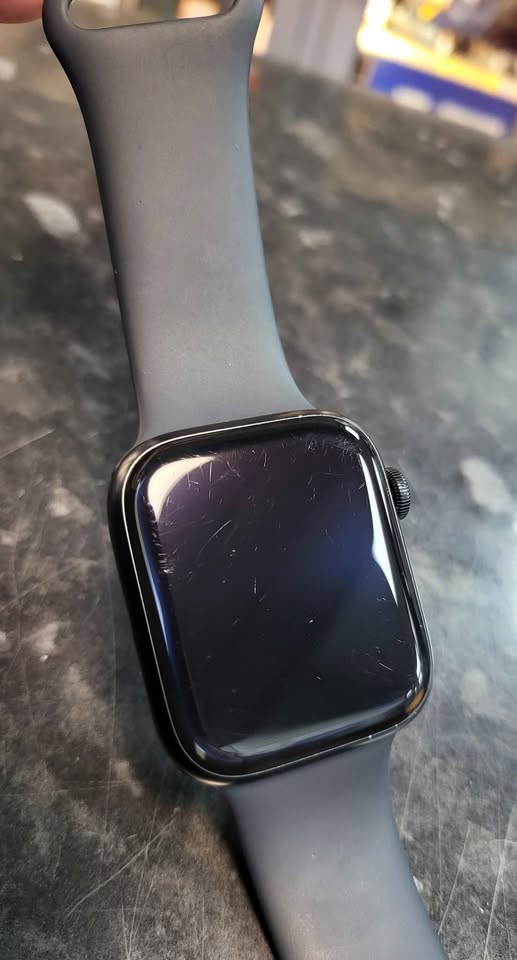 Apple Watch Series 9 GPS + Cellular 45-mm Midnight Aluminium Case with Midnight Sport Loop