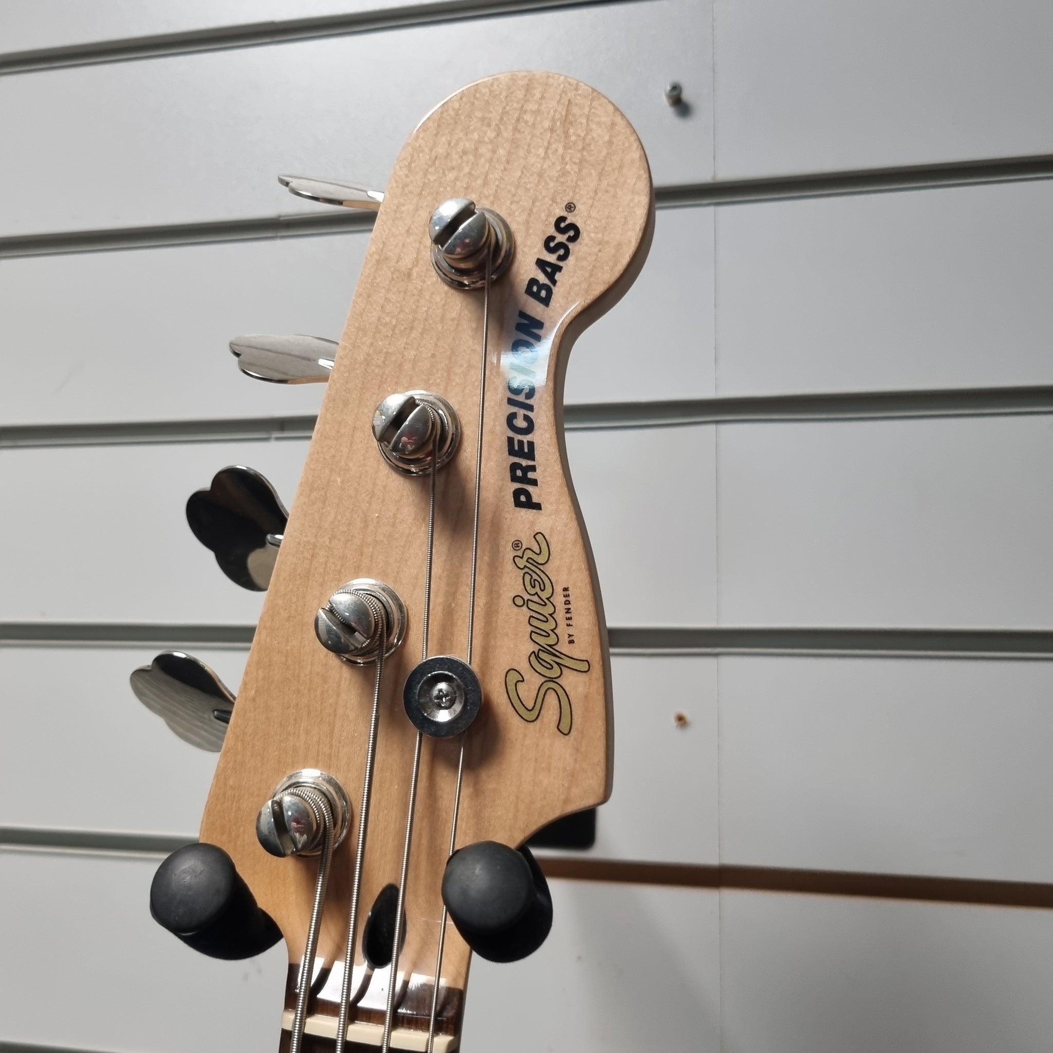 Squier Affinity Precision Bass in Metallic Blue