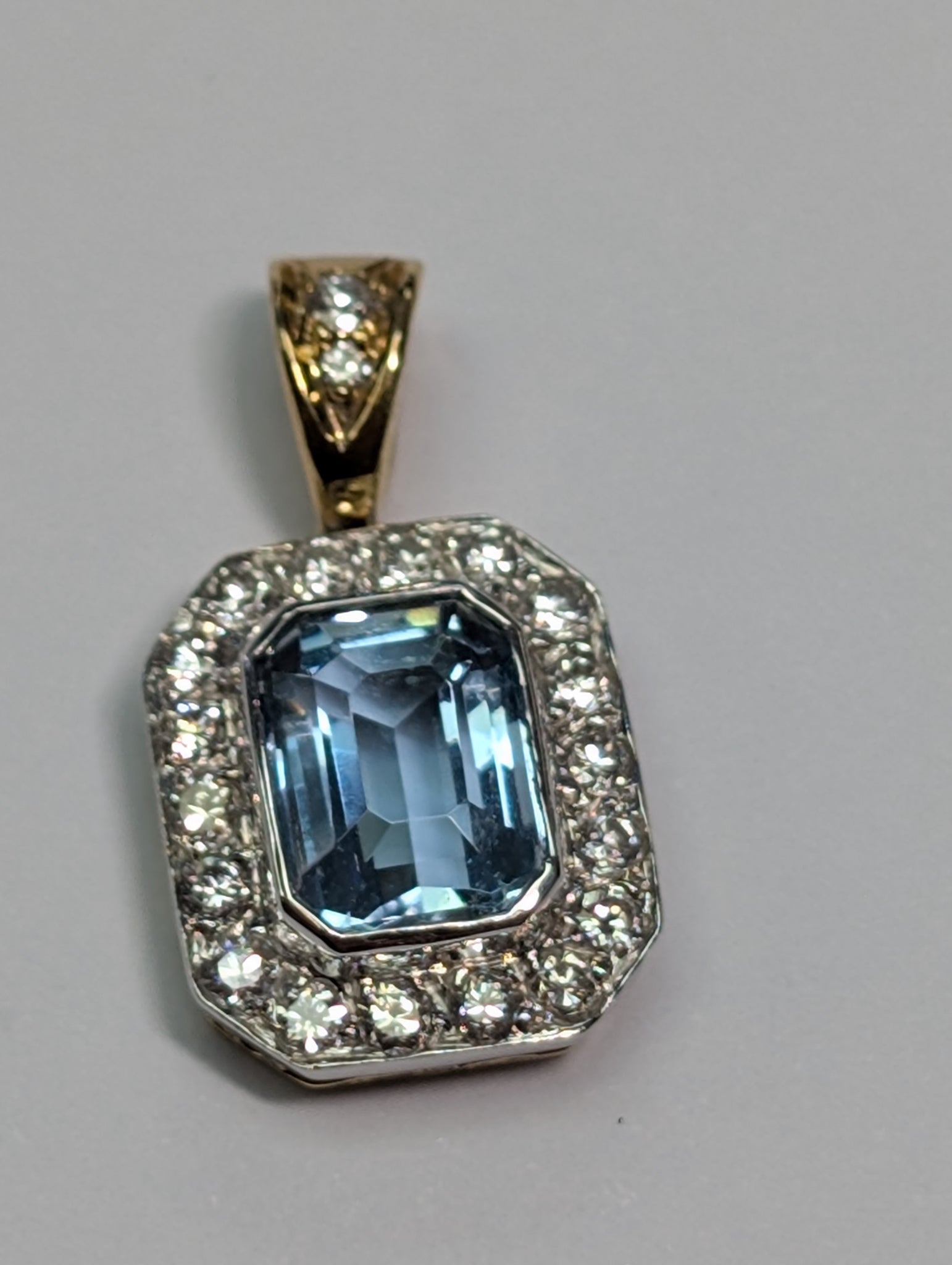 18CT Gold Aquamarine/Diamond Pendant