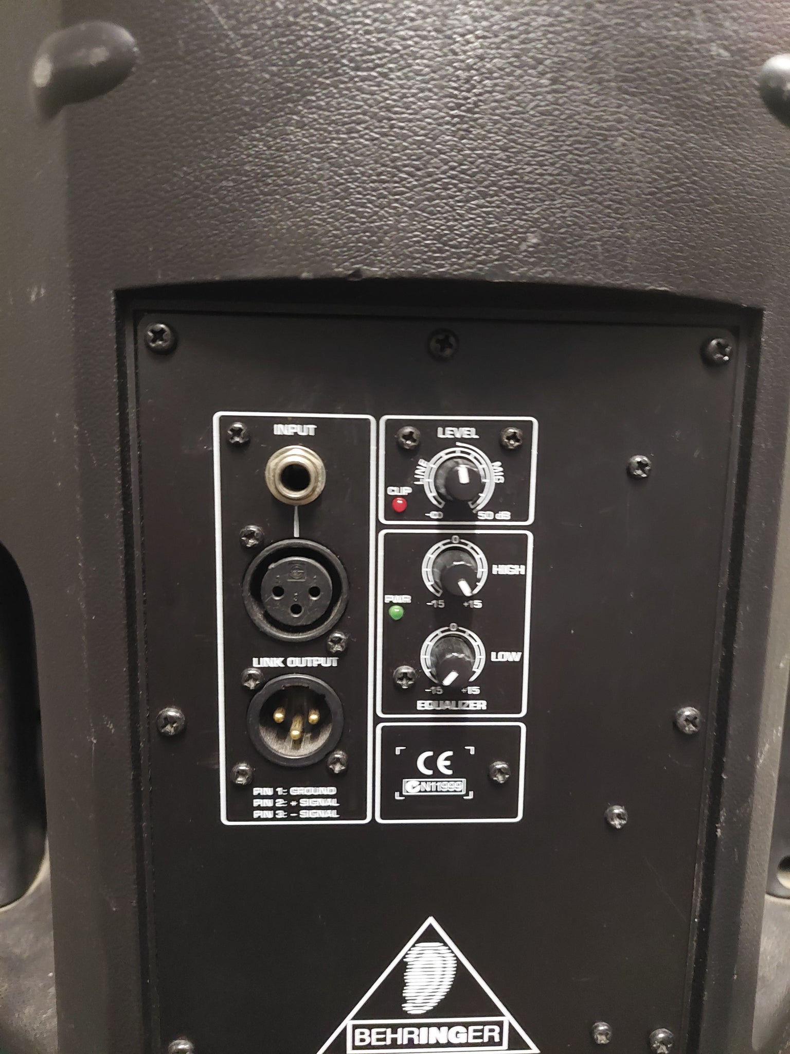 BEHRINGER EUROLIVE B215A Active PA Speaker