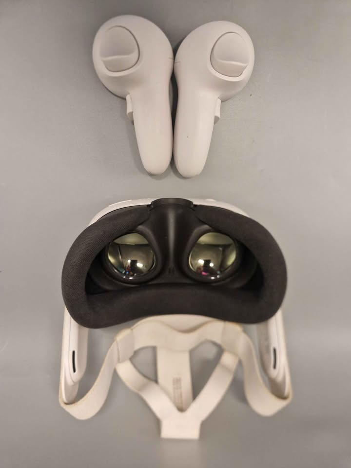 Meta Quest 3 VR Headset (With Controllers) - 512GB