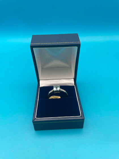 9CT GOLD RING - U